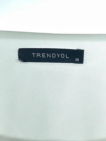 38 Beden beyaz Renk Trendyol & Milla Bluz %70 İndirimli.