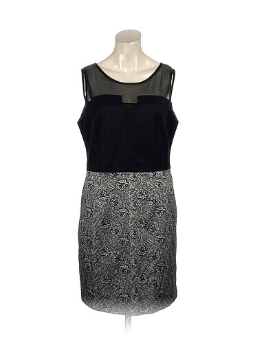 PreLoved Kısa Elbise %70 İndirimli.