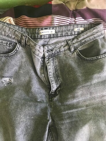 42 Beden Jeans yırtık kot
