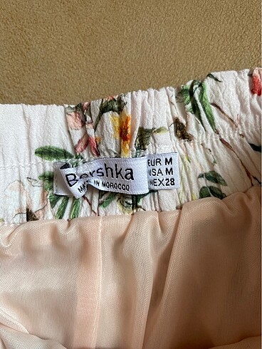 m Beden Bershka çiçek desenli şort