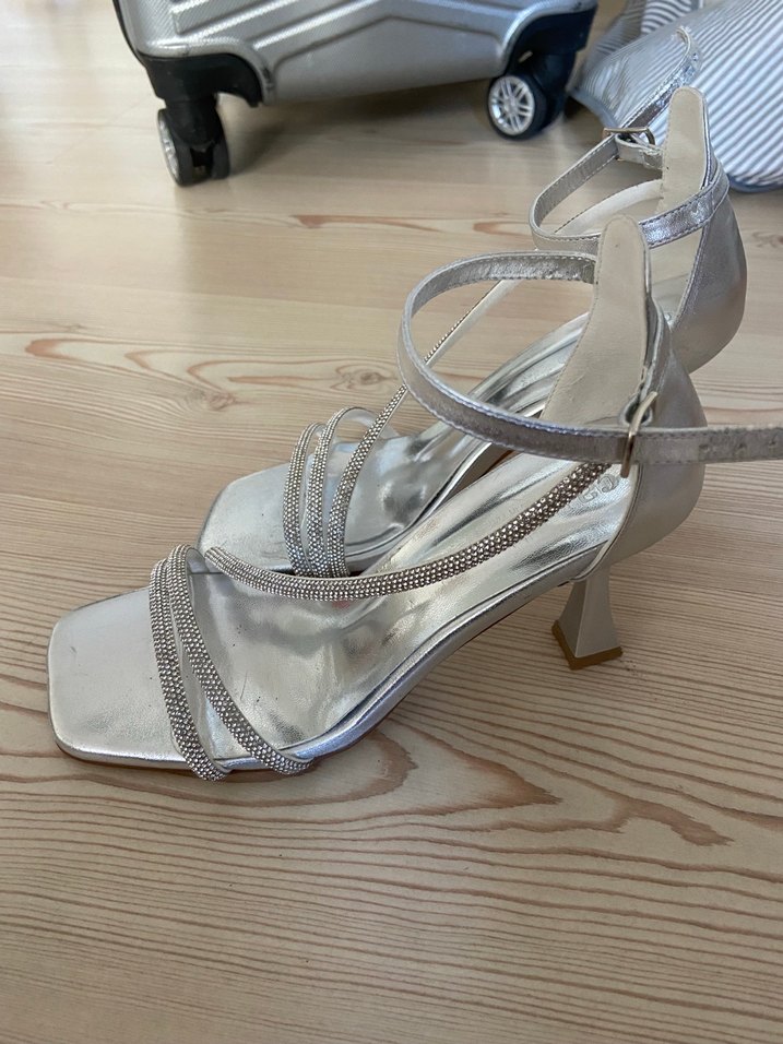 Topuklu ayakkabı - Görsel 2