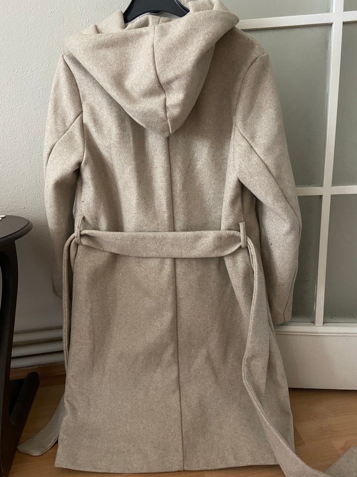 Kapüşonlu Bej Kaban - Görsel 3