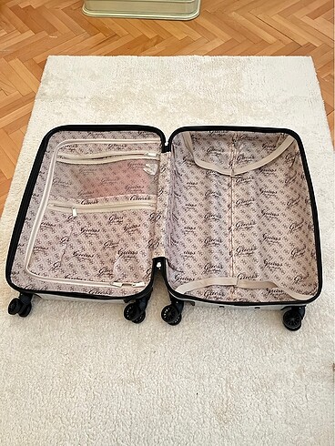  Beden beyaz Renk Guess Unisex Travel Valiz
