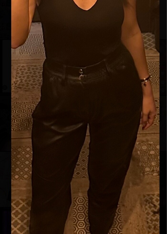 Bershka paçası lastikli deri pantolon - Görsel 2