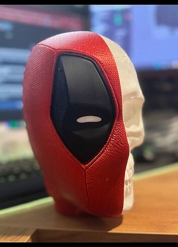 DEADPOOL KURU KAFA KULAKLİK STANDİ