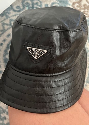 Siyah Deri Prada Biker Kadın Şapka