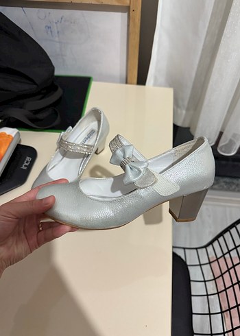 Kız Çocuk Beyaz Tokalı Babet - Görsel 2