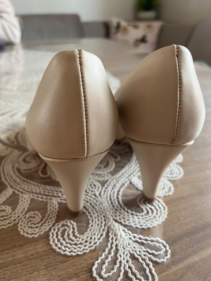 Bej İnce Topuklu Dantel Detaylı Stiletto - Görsel 4