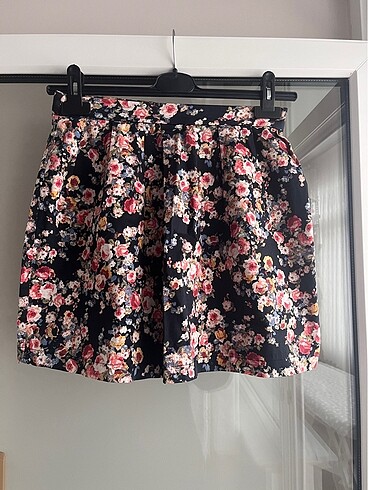Stradivarius çiçek desenli etek