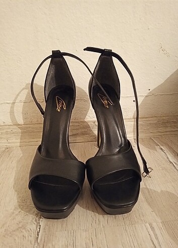 40 Beden siyah Renk Topuklu Ayakkabı 