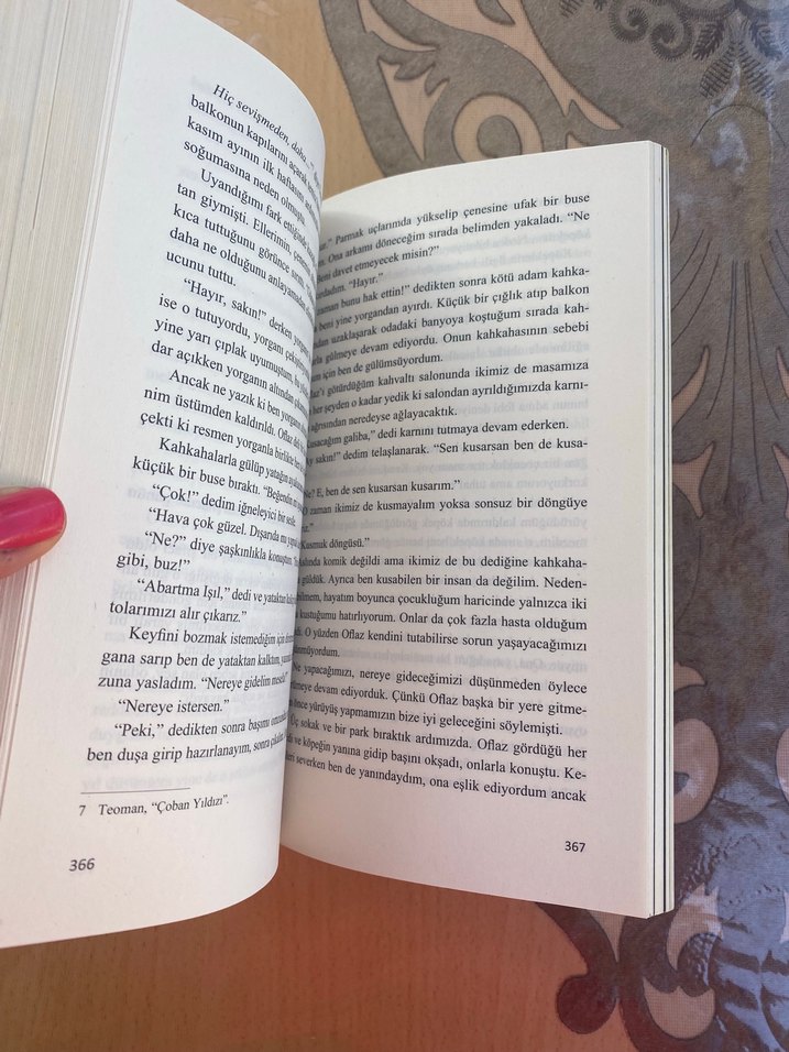 Zeynep Sey'den Kimse Gerçek Değil Romanı - Görsel 4