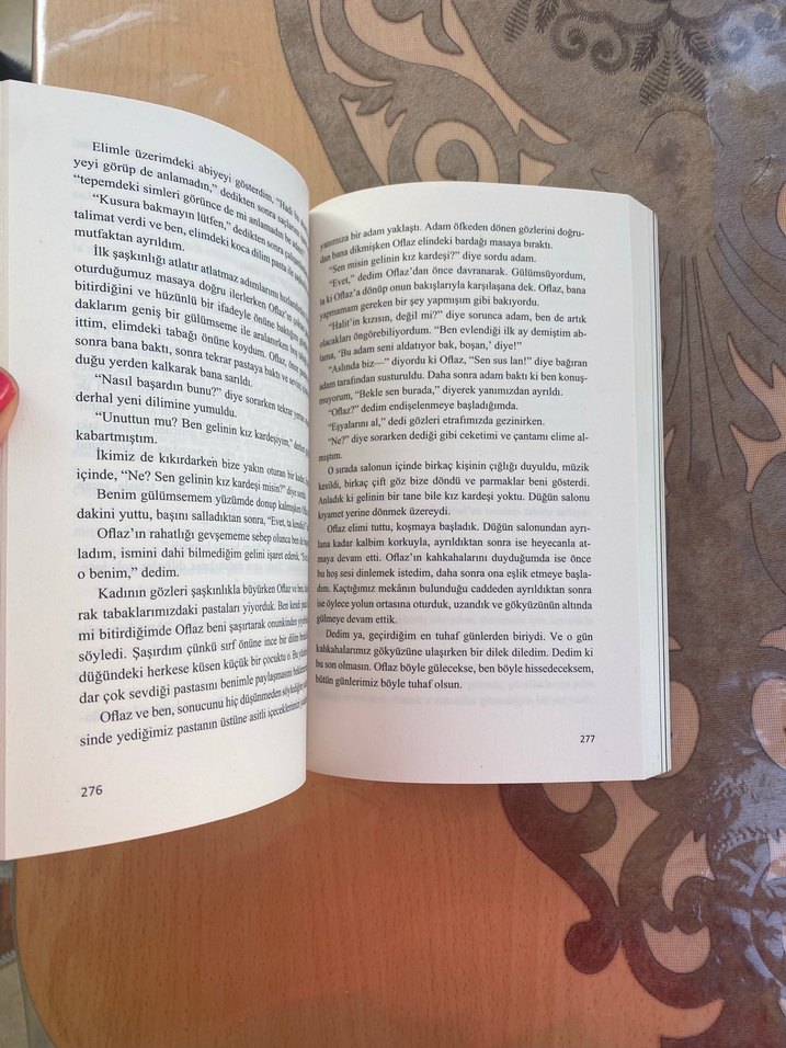 Zeynep Sey'den Kimse Gerçek Değil Romanı - Görsel 5