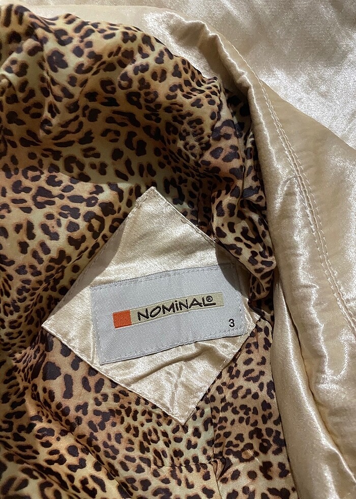 Altın sarısı trenchcoat - Görsel 3