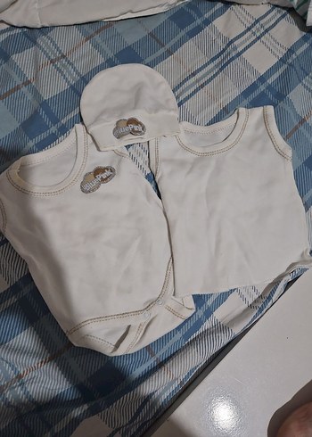 Beyaz Pamuklu Bebek  Body ve Şapka - Görsel 8