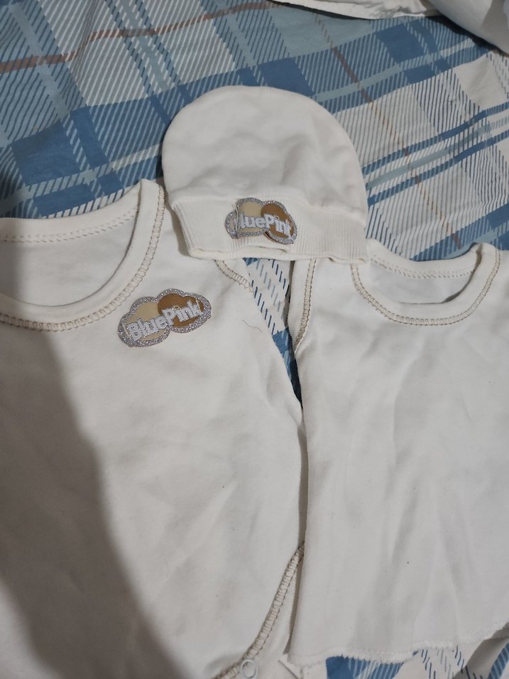 Beyaz Pamuklu Bebek  Body ve Şapka - Görsel 2