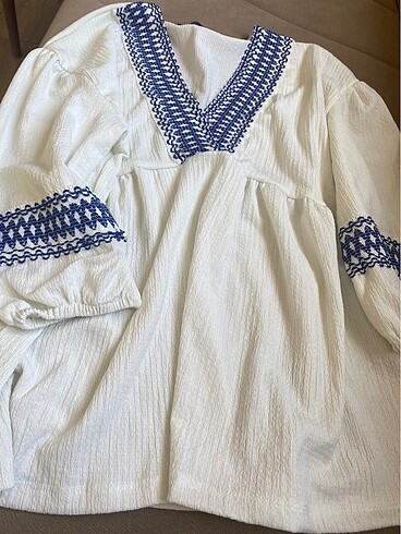 Nakış işlemeli bluz - Görsel 3