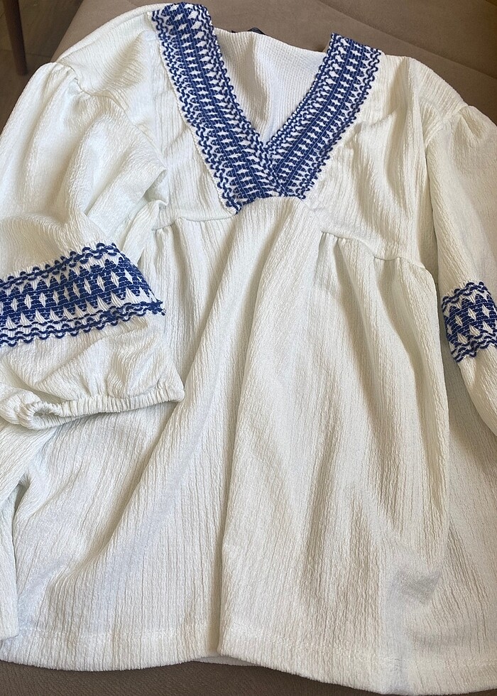 Nakış işlemeli bluz - Görsel 3