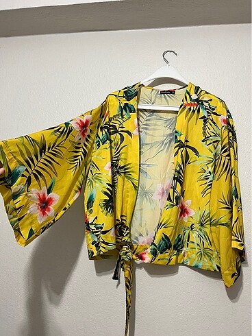 Stradivarius Standart beden uzun kollu boyu kısa stradivarius kimono