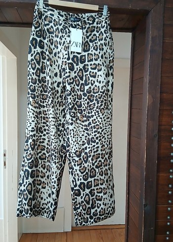 Kahverengi Leopar Desenli Bol Kesim Kumaş Pantolon