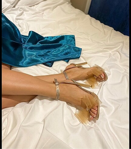 Zara Voss bej fiyonklu topuklu ayakkabı