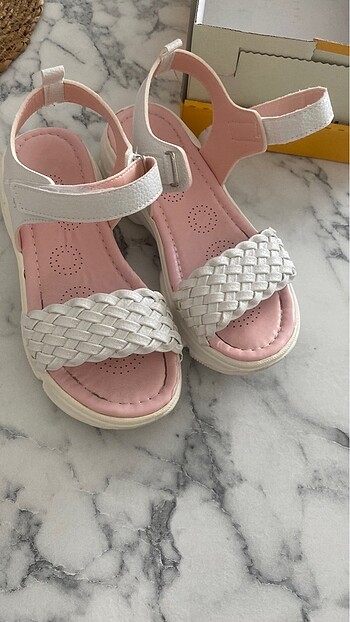 LC Waikiki Kız çocuk sandalet