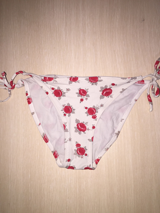 Zeki Desenli bikini altı :)