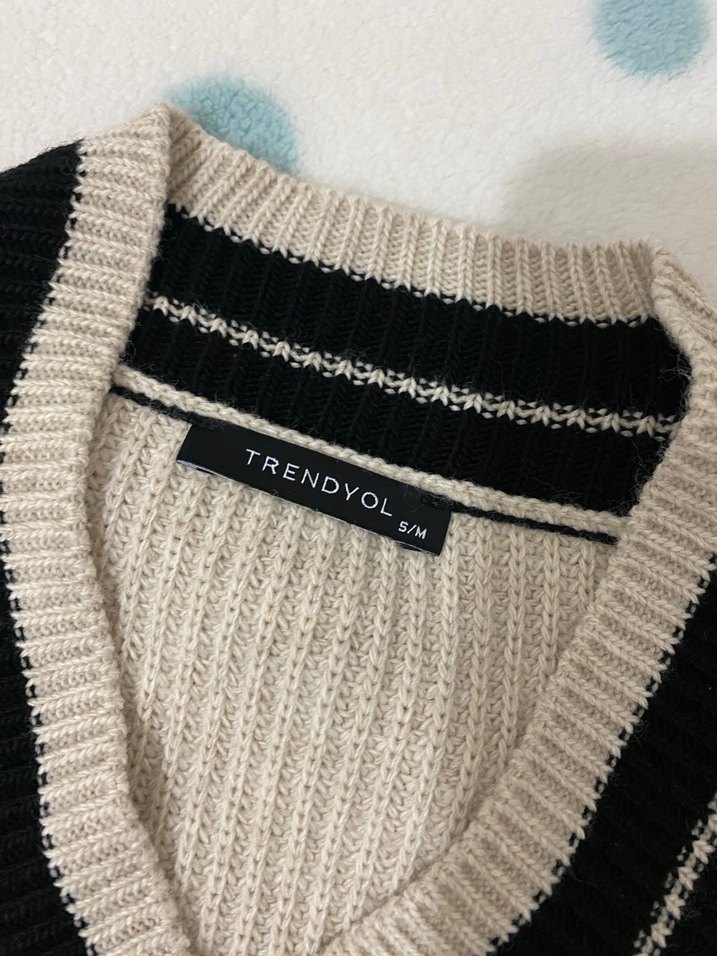 V Yaka Bej Örgü Kadın Süveter - Görsel 2