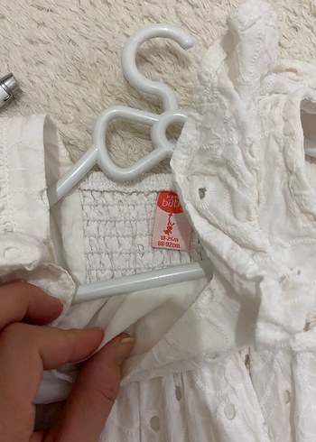 Kız Çocuk Beyaz Nakışlı Fırfırlı Elbise - Görsel 3