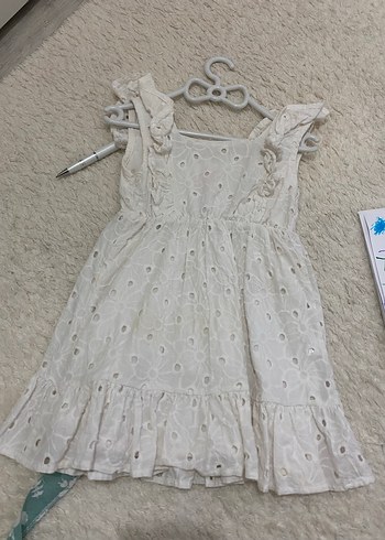 Kız Çocuk Beyaz Nakışlı Fırfırlı Elbise - Görsel 4