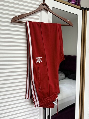 Kırmızı adidas eşofman altı