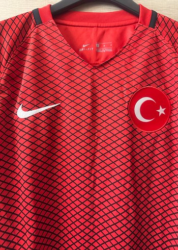 Kırmızı V Yakalı Düğmeli Erkek türkiye forması