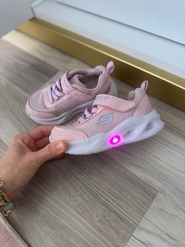 23 Beden pembe Renk skechers ışıklı spor ayakkabı
