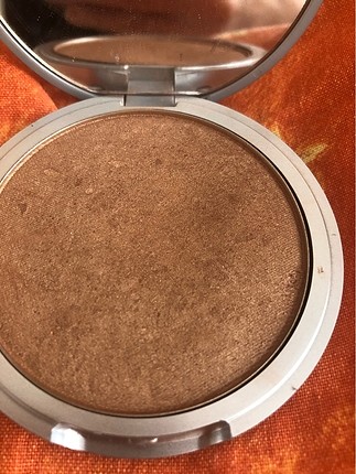 The Balm The balm betty lou manizer
