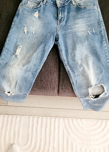 Zara Kadın Mavi Yırtık Bol Kesim Midi Kot Pantolon