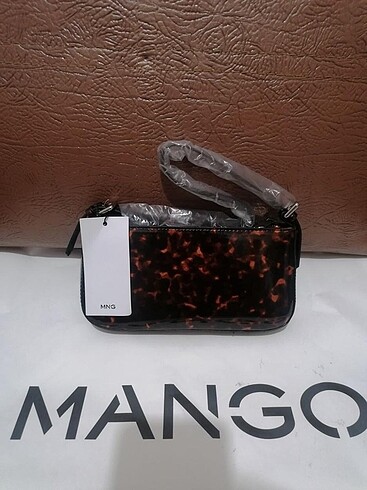  Beden Mango leopar kol çantası