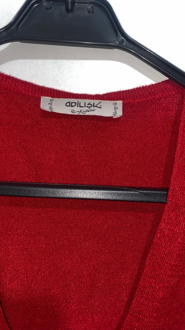 Kırmızı V Yaka Düğmeli Kadın Hırka - Görsel 3