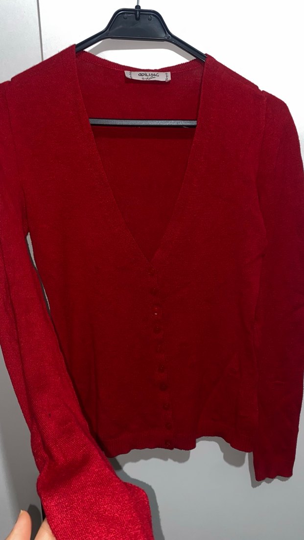 Kırmızı V Yaka Düğmeli Kadın Hırka - Görsel 2