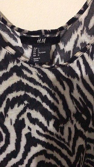 l Beden siyah Renk H&m marka desenli çok şık bluz