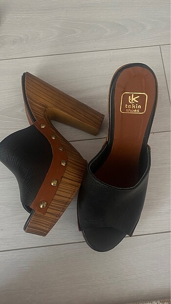Shoe Tek Topuklu deri terlik