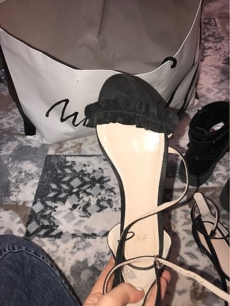 37 Beden siyah Renk H&M SANDALET