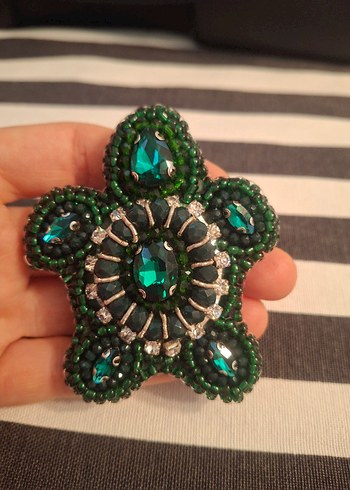 Yeşil Boncuk İşlemeli Kadın Broş - Görsel 2