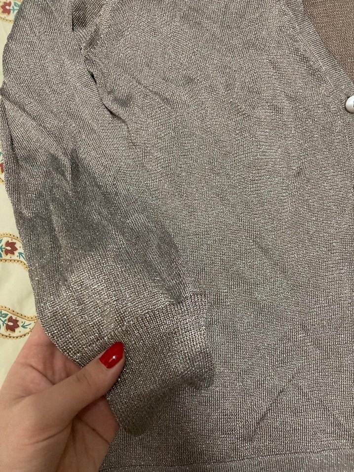 Gri Düğmeli V Yaka Kadın Hırka - Görsel 3