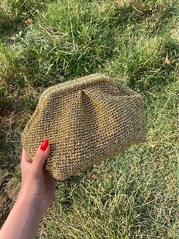 Gold clutch çanta?
