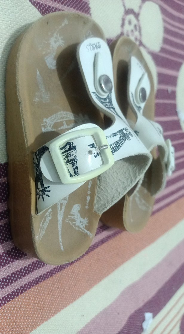 Beyaz Tokalı Paris Temalı Topuklu Terlik - Görsel 2