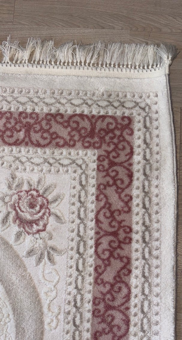 İşlemeli Beyaz Klasik Halı - Görsel 3