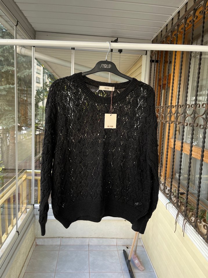 İncili siyah kazak - Görsel 4