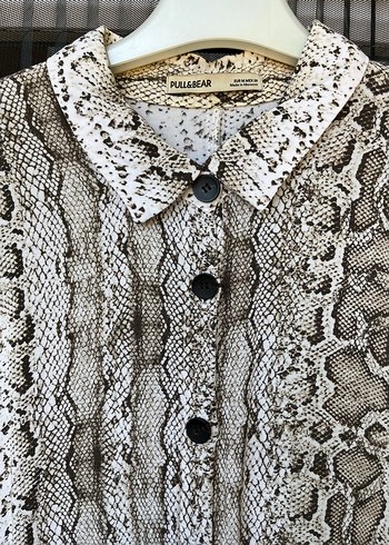 Pull and Bear Düğmeli Yılan Desenli Uzun Kadın Tunik