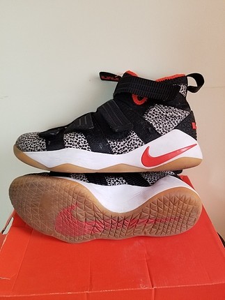 nike lebron 