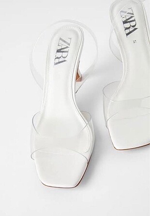 Zara vinil detaylı sandalet