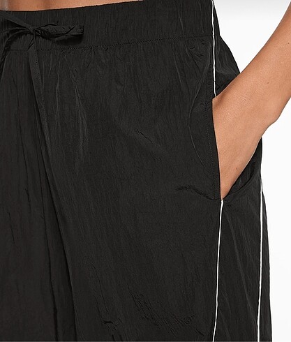 Oysho Naylon görünümlü bol pantolon